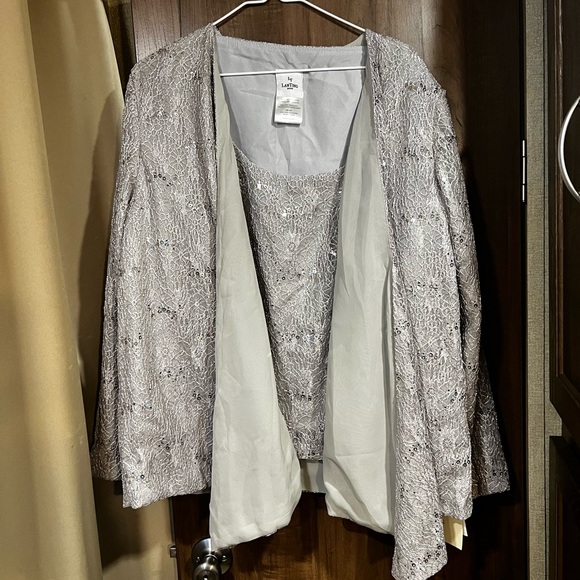 New three piece pant suit - Picture 1 of 4